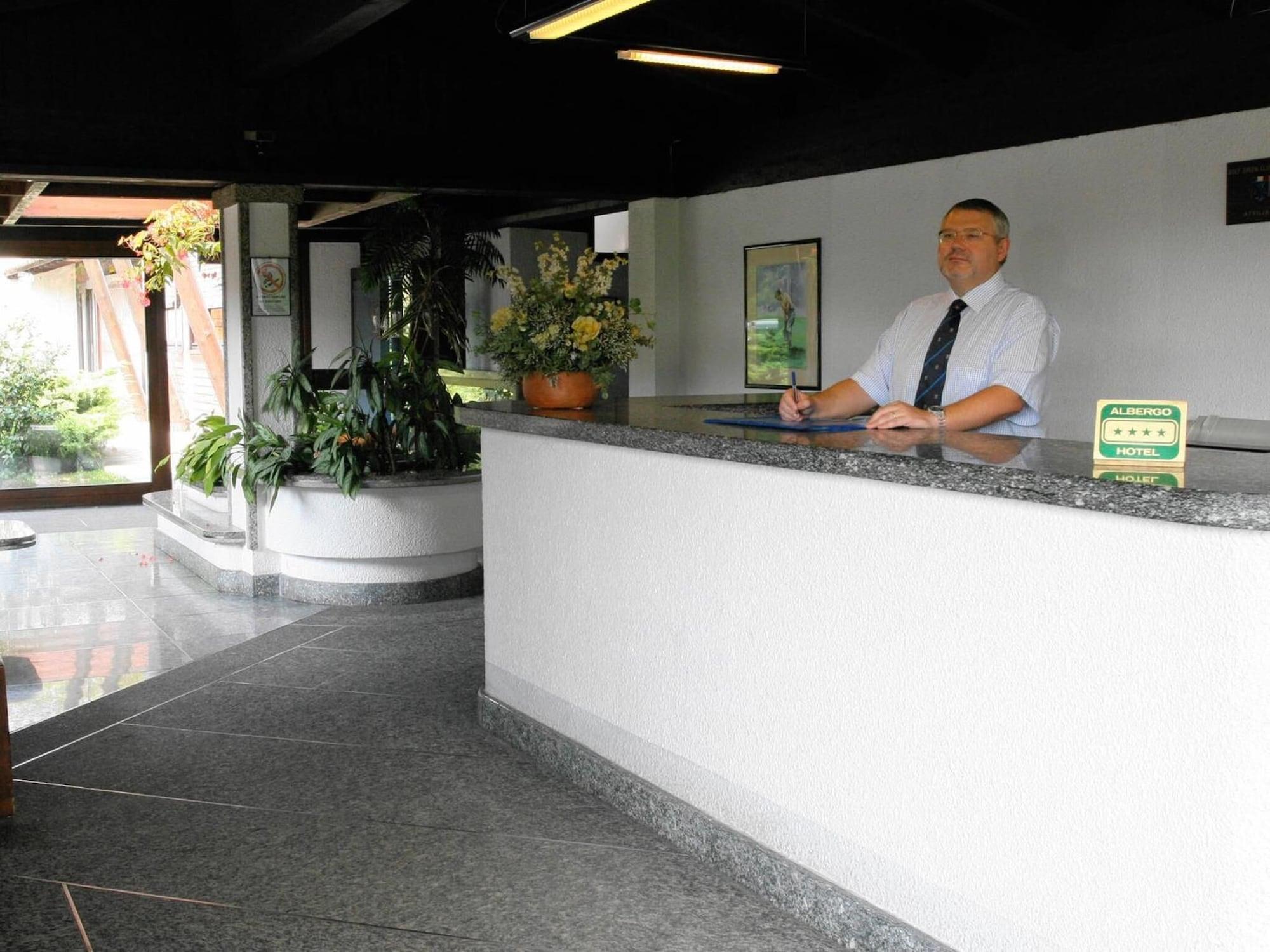 Golf Hotel Lainate Exterior foto